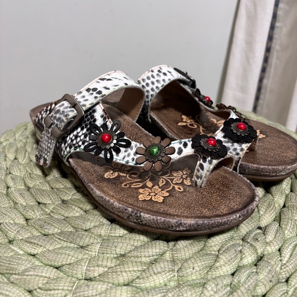 L’Artiste Kindness Gray/White Leather Floral Toe Ring Slide Comfort Sandal NWOB - Picture 5 of 10
